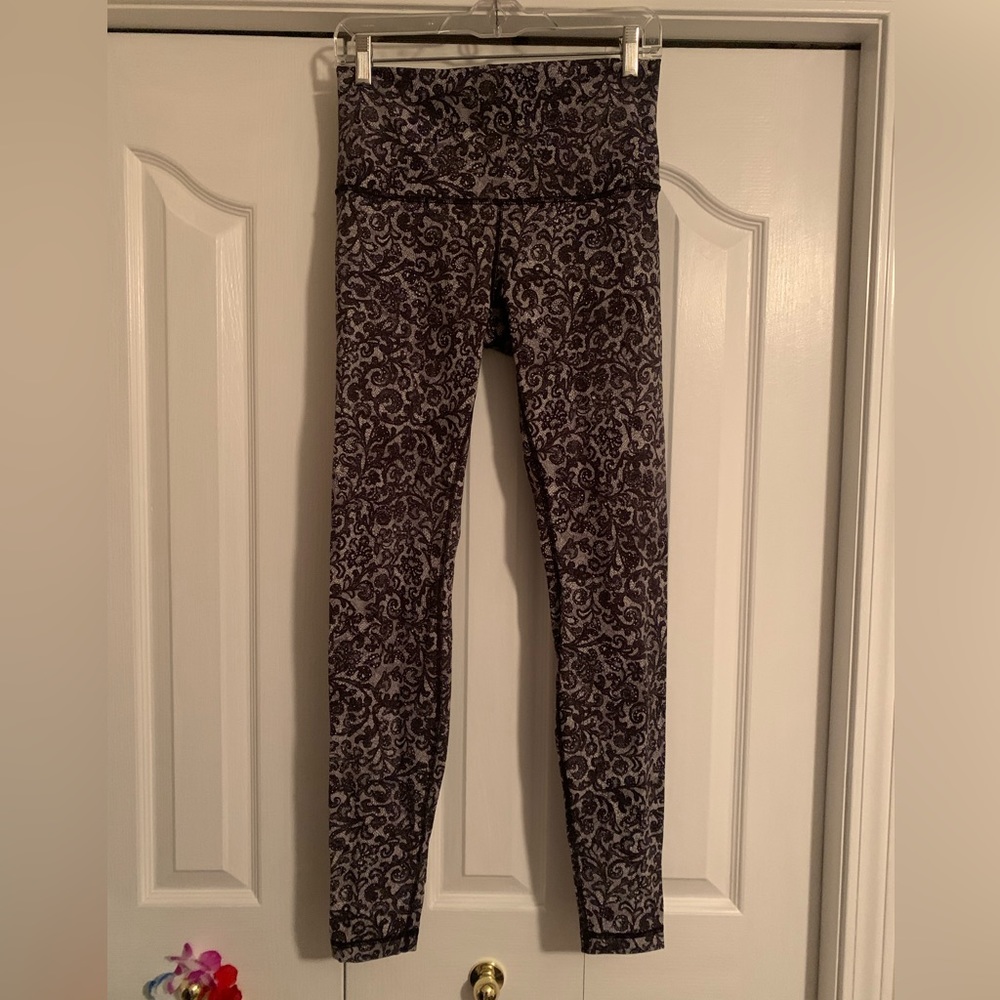 Lululemon- Leggings - Size:10 - Lightly Worn